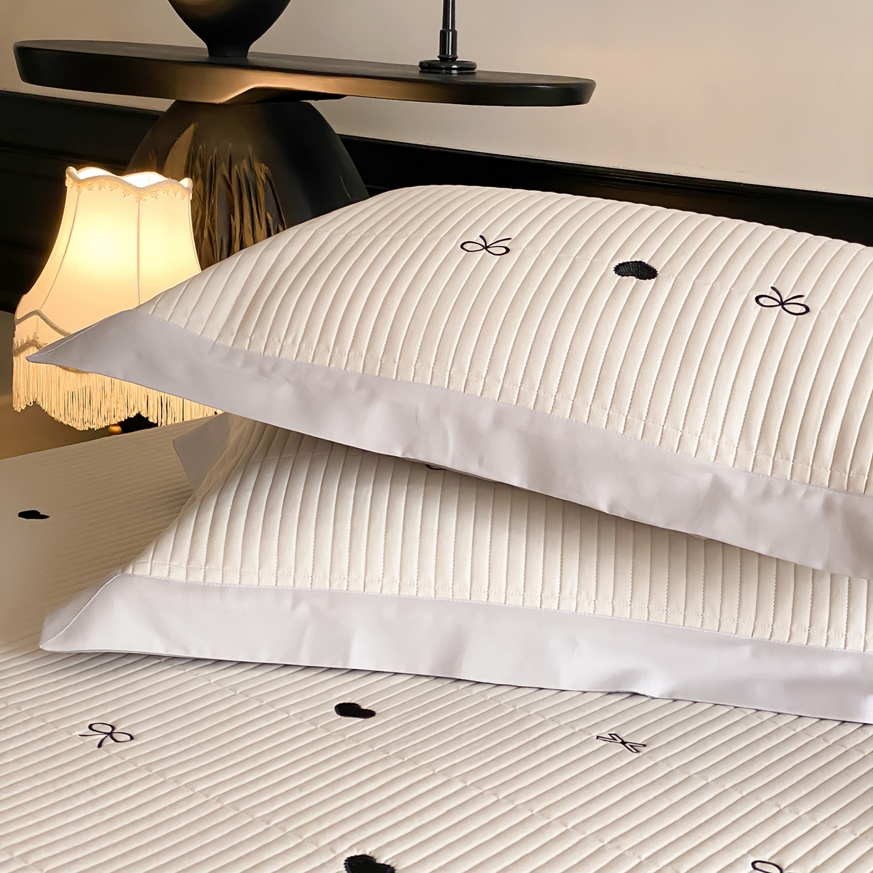 91家纺网 家纺一手货源 找家纺 由有家居 2025新品A类50S双股全棉磨毛绣花床盖三件套 甜心卡其