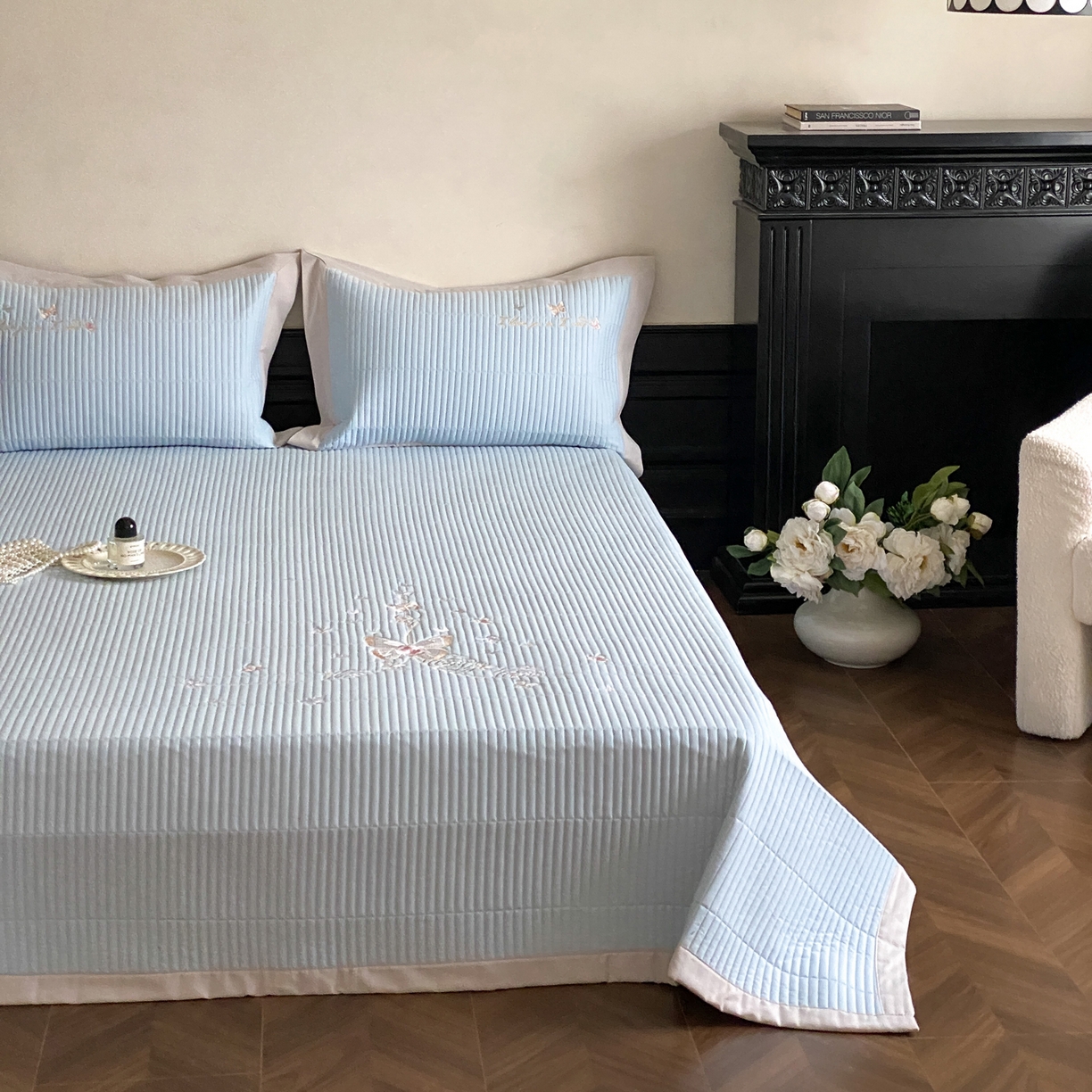 91家纺网 家纺一手货源 找家纺 由有家居 2025新品A类50S双股全棉磨毛绣花床盖三件套 晚意蓝