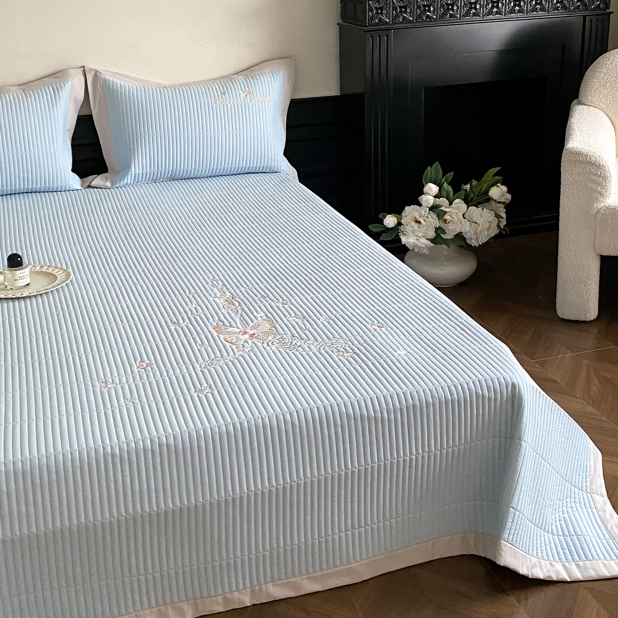 91家纺网 家纺一手货源 找家纺 由有家居 2025新品A类50S双股全棉磨毛绣花床盖三件套 晚意蓝