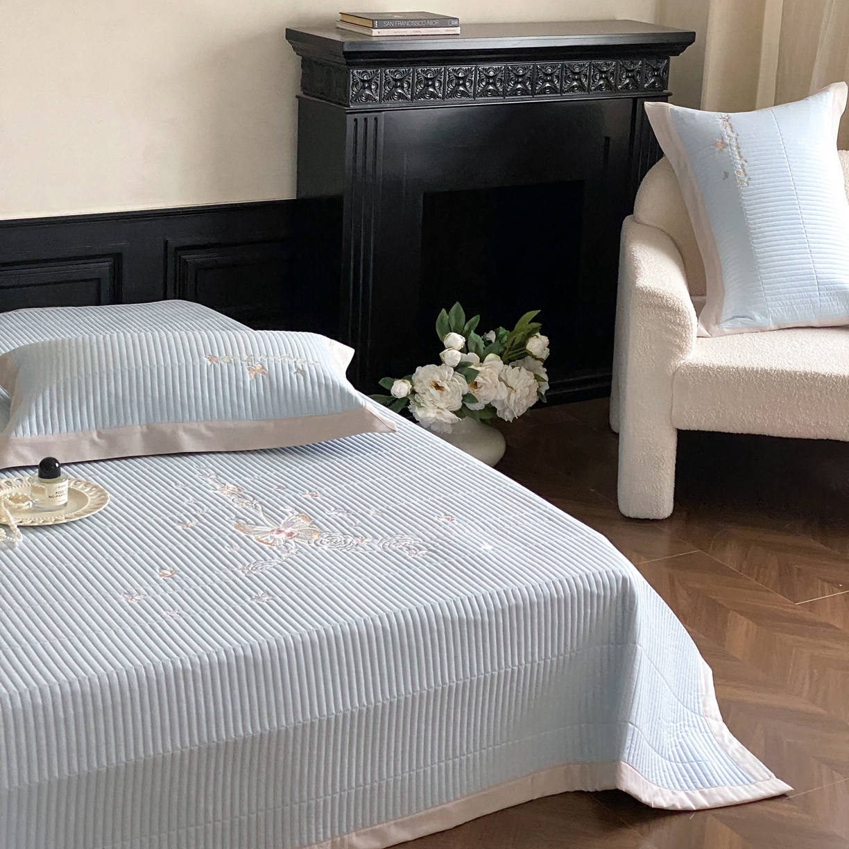 91家纺网 家纺一手货源 找家纺 由有家居 2025新品A类50S双股全棉磨毛绣花床盖三件套 晚意蓝