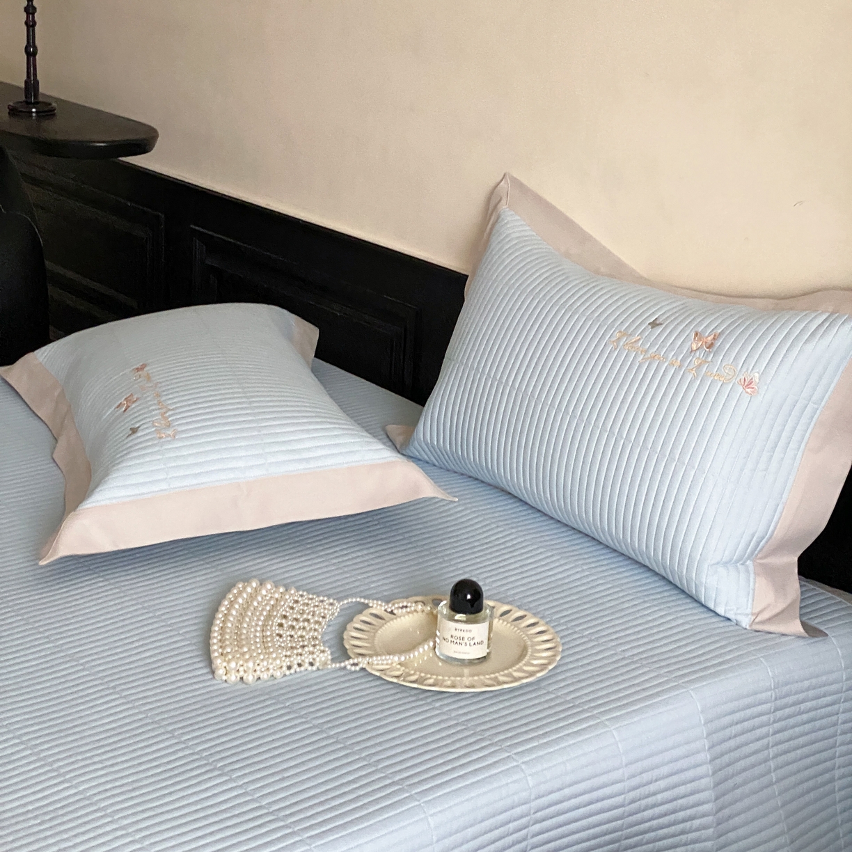 91家纺网 家纺一手货源 找家纺 由有家居 2025新品A类50S双股全棉磨毛绣花床盖三件套 晚意蓝