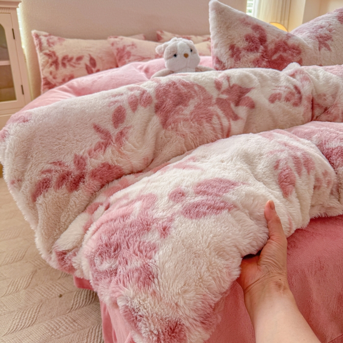 91家纺网 家纺一手货源 找家纺 小叮当家纺仓储工厂店 2025新款印花美拉德兔毛印花四件套 花间粉