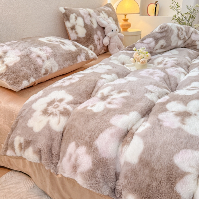 91家纺网 家纺一手货源 找家纺 小叮当家纺仓储工厂店 2025新款印花美拉德兔毛印花四件套 繁花