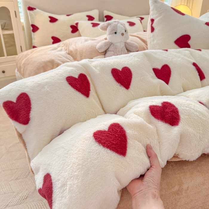 91家纺网 家纺一手货源 找家纺 小叮当家纺仓储工厂店 2025新款印花美拉德兔毛印花四件套 红色爱心