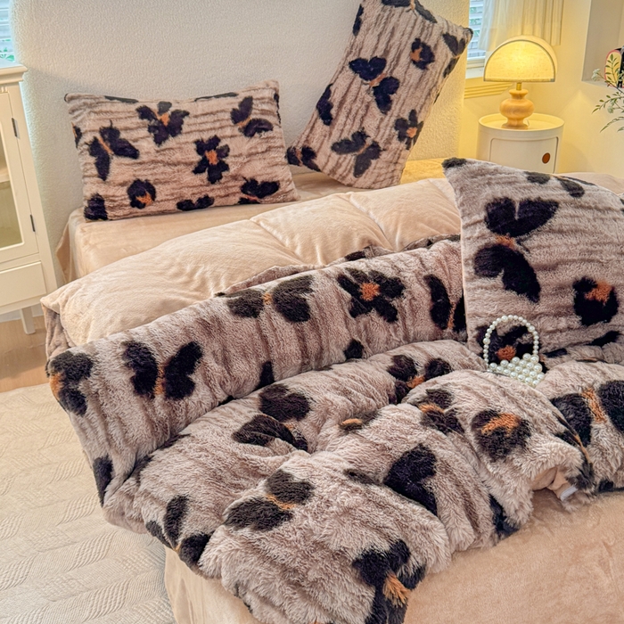 91家纺网 家纺一手货源 找家纺 小叮当家纺仓储工厂店 2025新款印花美拉德兔毛印花四件套 绽放