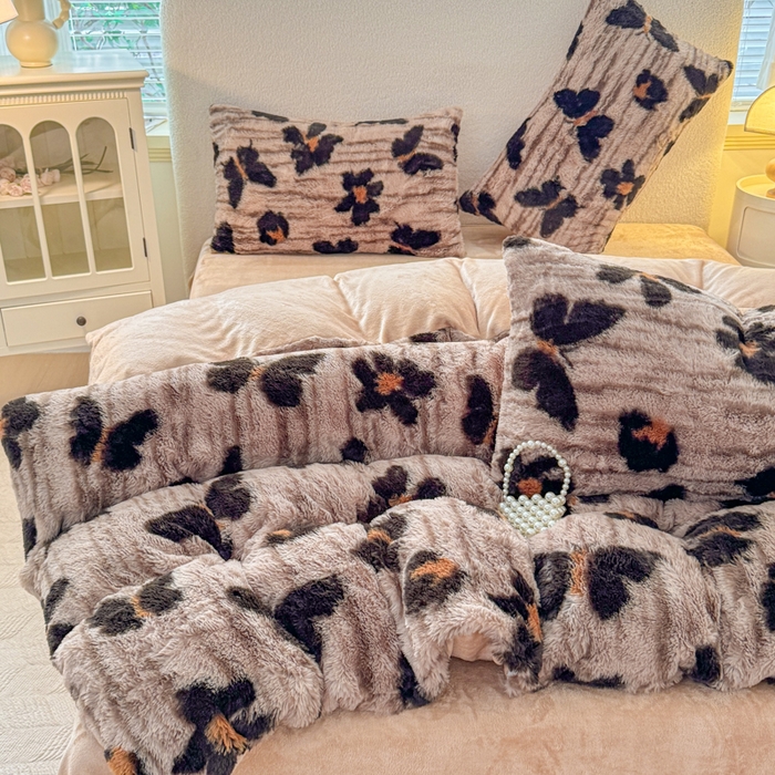 91家纺网 家纺一手货源 找家纺 小叮当家纺仓储工厂店 2025新款印花美拉德兔毛印花四件套 绽放