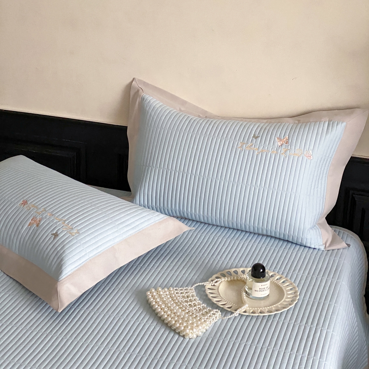 91家纺网 家纺一手货源 找家纺 由有家居 2025新品A类50S双股全棉磨毛绣花床盖三件套 晚意蓝