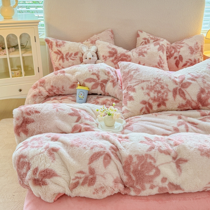 91家纺网 家纺一手货源 找家纺 小叮当家纺仓储工厂店 2025新款印花美拉德兔毛印花四件套 花间粉