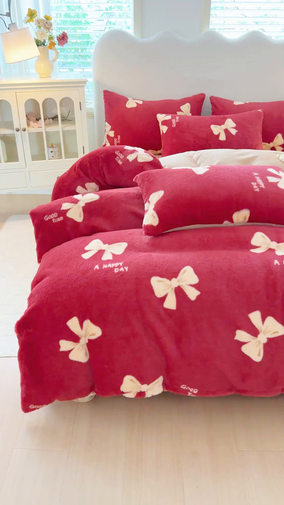 91家纺网 家纺一手货源 找家纺 小叮当家纺仓储工厂店 2025新款印花美拉德兔毛印花四件套 大红蝴蝶结