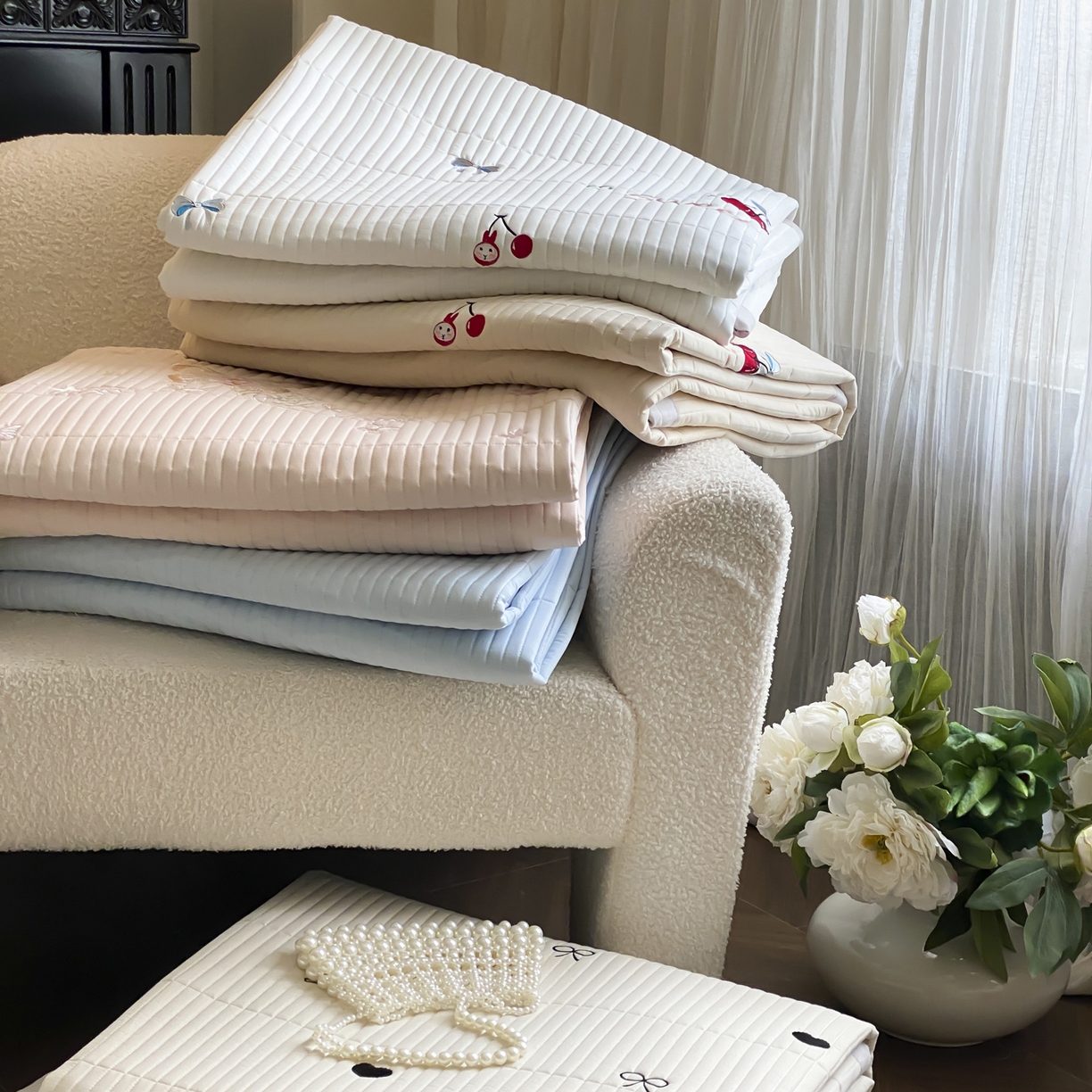 91家纺网 家纺一手货源 找家纺 由有家居 2025新品A类50S双股全棉磨毛绣花床盖三件套 组合图