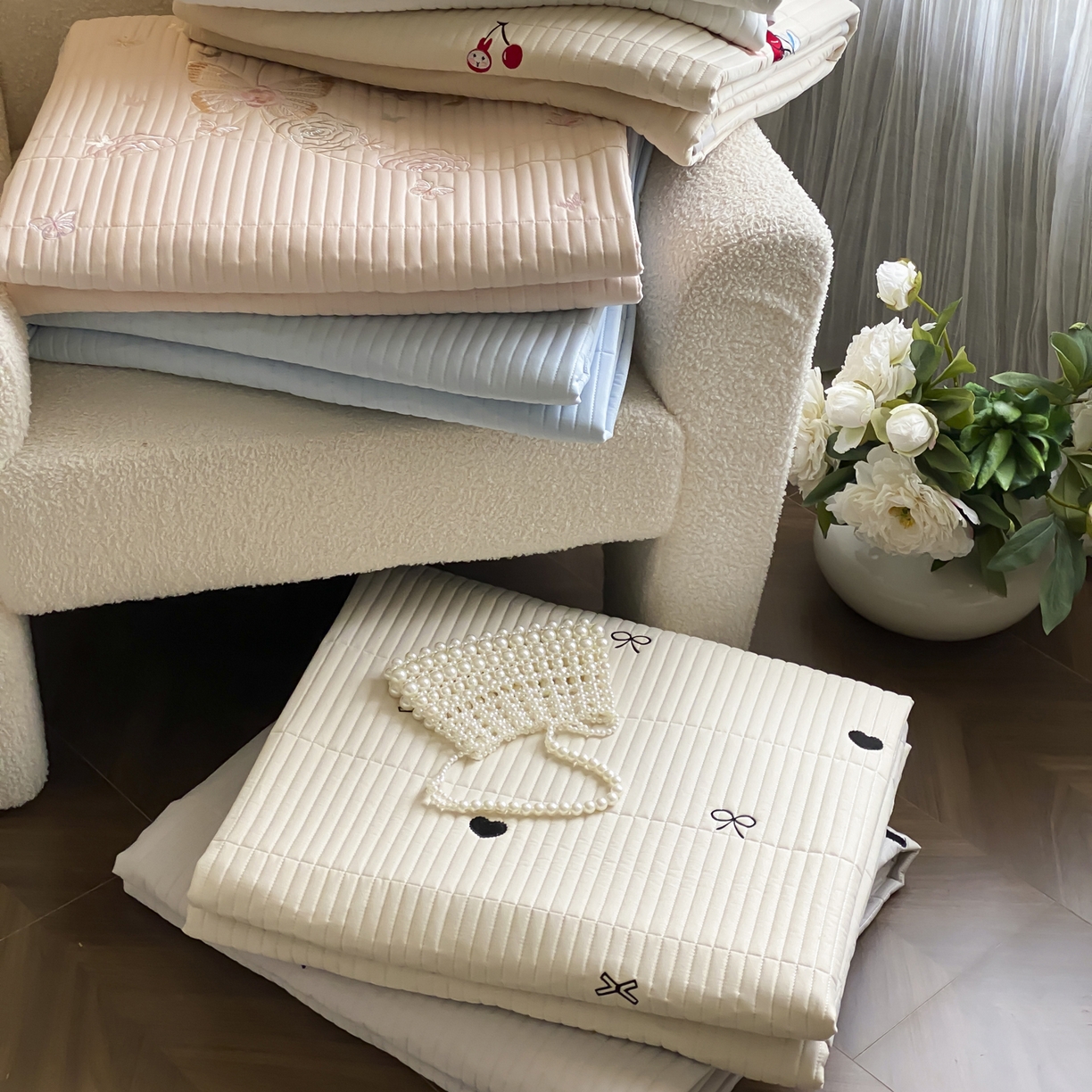 91家纺网 家纺一手货源 找家纺 由有家居 2025新品A类50S双股全棉磨毛绣花床盖三件套 组合图