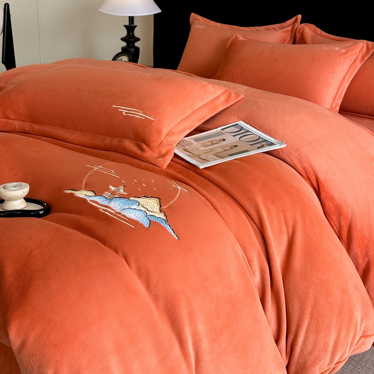 91家纺网 家纺一手货源 找家纺 （总）壹张床 2025新款高克重牛奶绒刺绣四件套