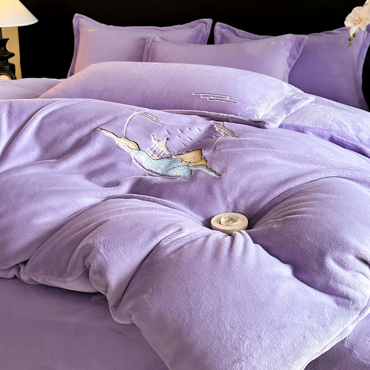 91家纺网 家纺一手货源 找家纺 （总）壹张床 2025新款高克重牛奶绒刺绣四件套