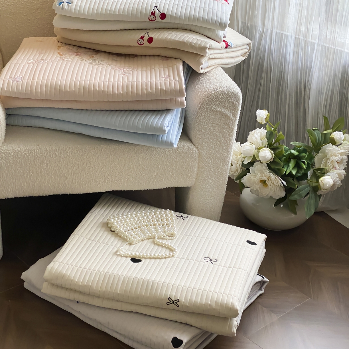 91家纺网 家纺一手货源 找家纺 由有家居 2025新品A类50S双股全棉磨毛绣花床盖三件套 组合图