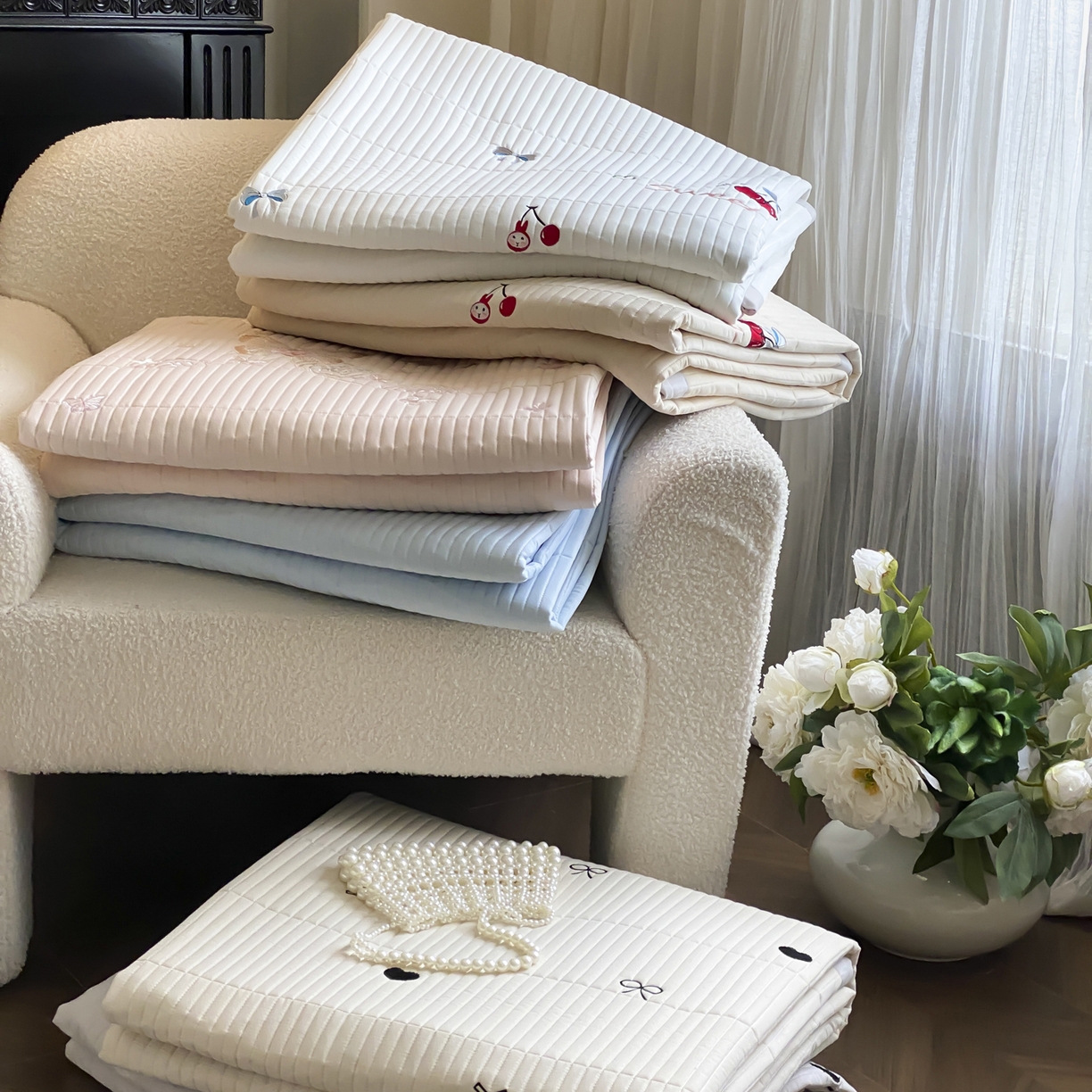 91家纺网 家纺一手货源 找家纺 由有家居 2025新品A类50S双股全棉磨毛绣花床盖三件套 组合图