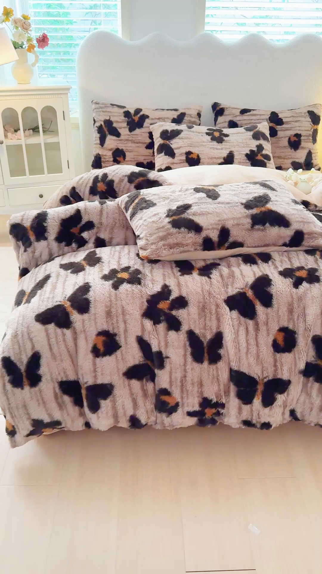 91家纺网 家纺一手货源 找家纺 小叮当家纺仓储工厂店 2025新款印花美拉德兔毛印花四件套 绽放