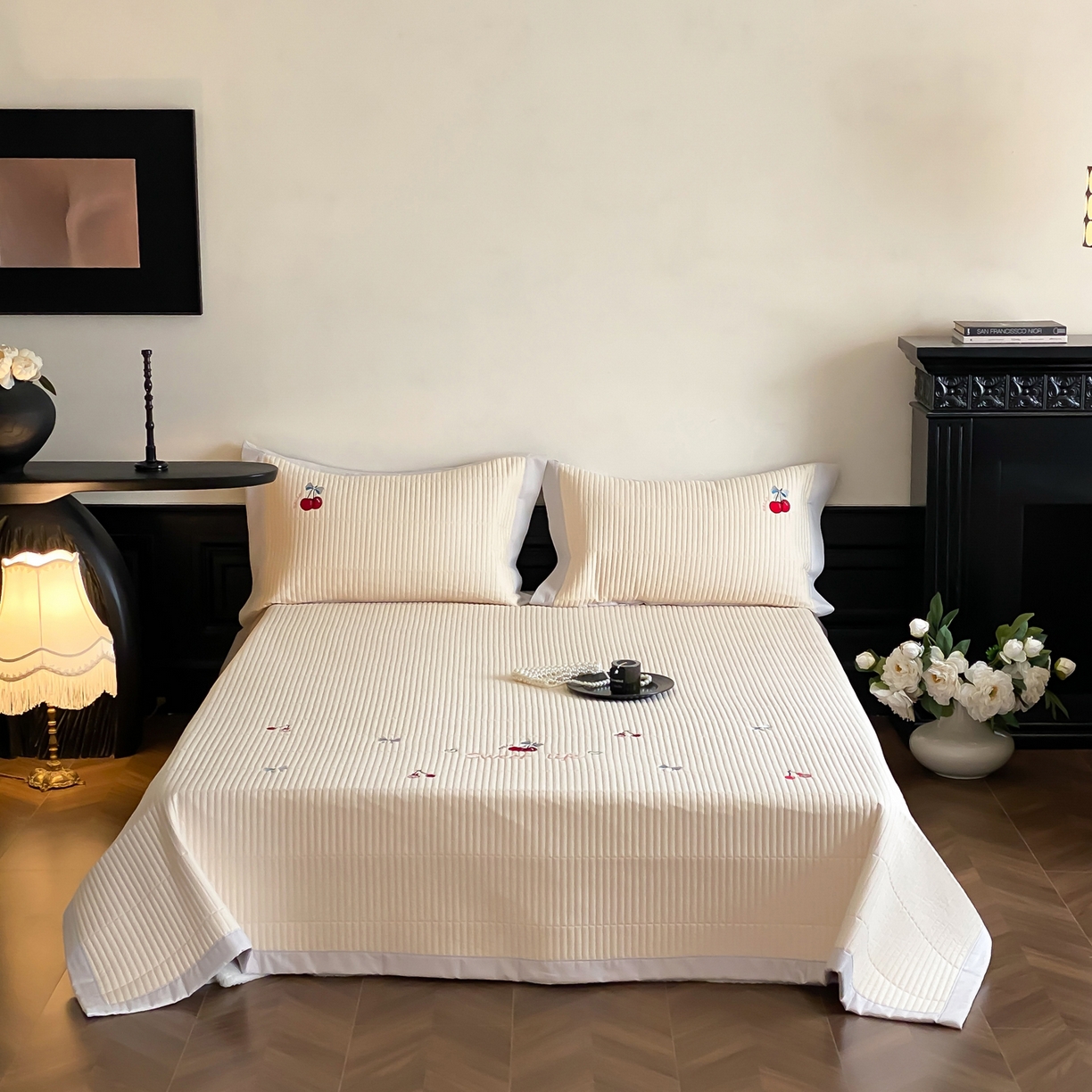 91家纺网 家纺一手货源 找家纺 由有家居 2025新品A类50S双股全棉磨毛绣花床盖三件套 樱桃丸子米黄