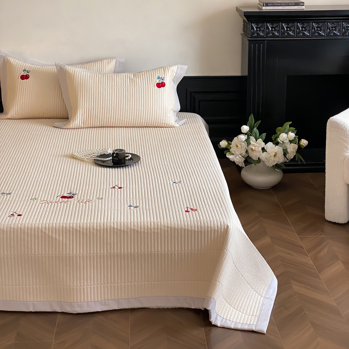 91家纺网 家纺一手货源 找家纺 由有家居 2025新品A类50S双股全棉磨毛绣花床盖三件套 樱桃丸子米黄