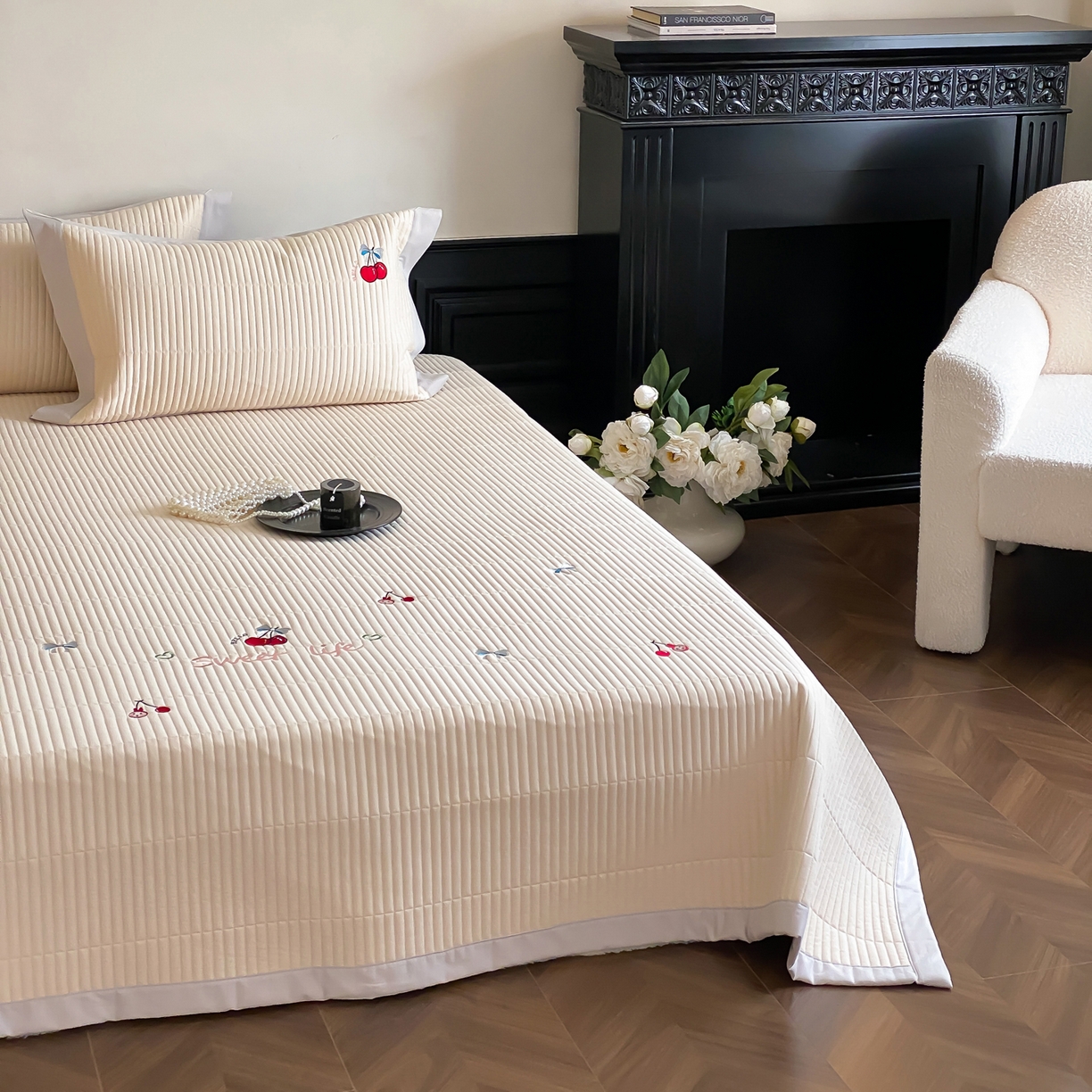 91家纺网 家纺一手货源 找家纺 由有家居 2025新品A类50S双股全棉磨毛绣花床盖三件套 樱桃丸子米黄