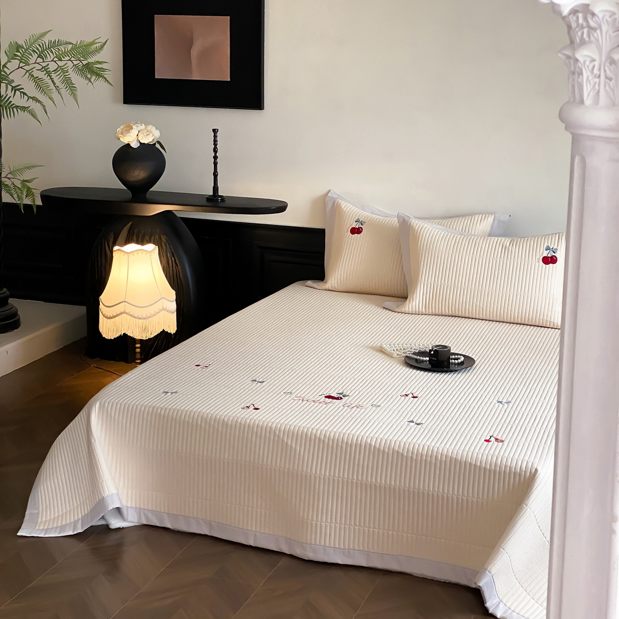 91家纺网 家纺一手货源 找家纺 由有家居 2025新品A类50S双股全棉磨毛绣花床盖三件套 樱桃丸子米黄