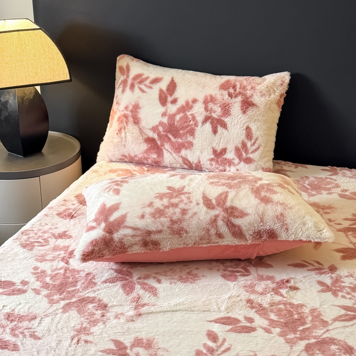小叮当家纺仓储工厂店 2025新款美拉德印花兔毛单枕套 枕套单件 花间粉