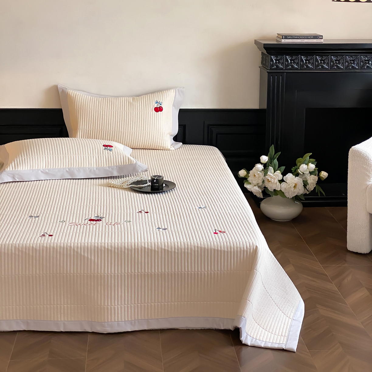 91家纺网 家纺一手货源 找家纺 由有家居 2025新品A类50S双股全棉磨毛绣花床盖三件套 樱桃丸子米黄