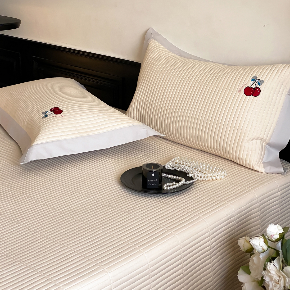 91家纺网 家纺一手货源 找家纺 由有家居 2025新品A类50S双股全棉磨毛绣花床盖三件套 樱桃丸子米黄