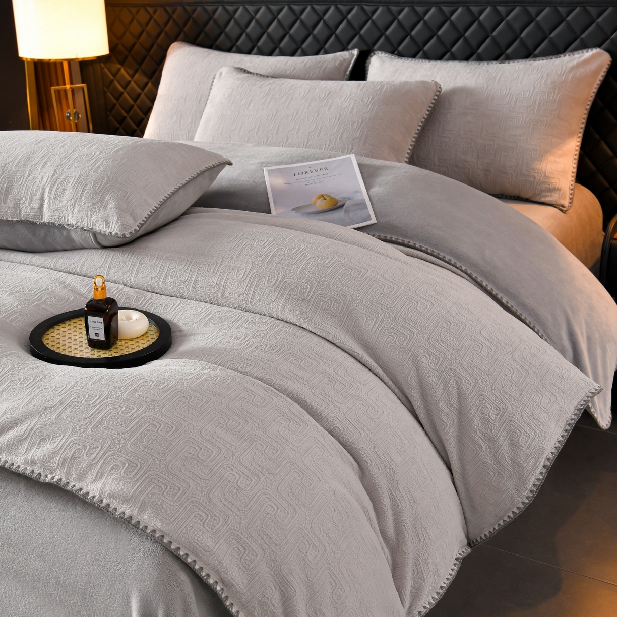 91家纺网 家纺一手货源 找家纺 （总）菡宝2025新款工艺款贝壳边雕花绒简约良品风牛奶绒四件套-梵西系列 支持定做定制尺寸