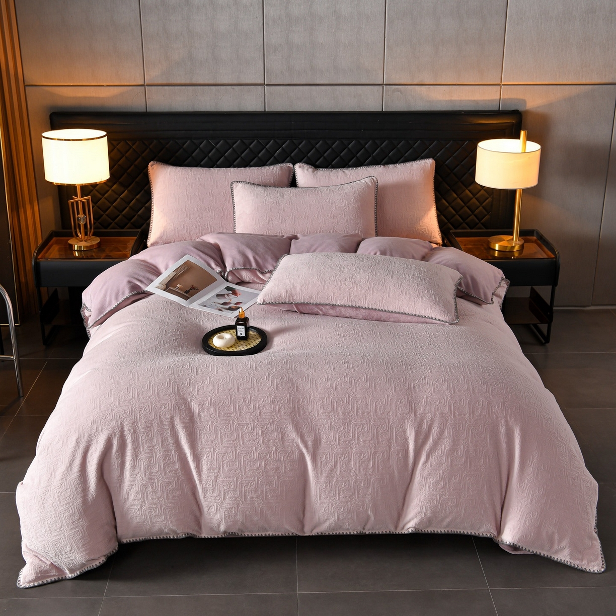 91家纺网 家纺一手货源 找家纺 菡宝2025新款工艺款贝壳边雕花绒简约良品风牛奶绒四件套-梵西系列 支持定做定制尺寸 梵西紫