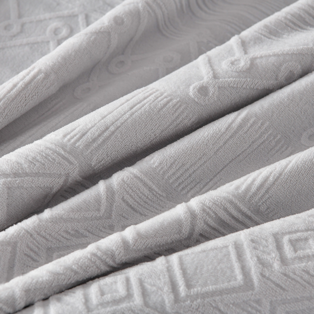 91家纺网 家纺一手货源 找家纺 菡宝2025新款工艺款贝壳边雕花绒简约良品风牛奶绒四件套-梵西系列 支持定做定制尺寸 洛璃灰