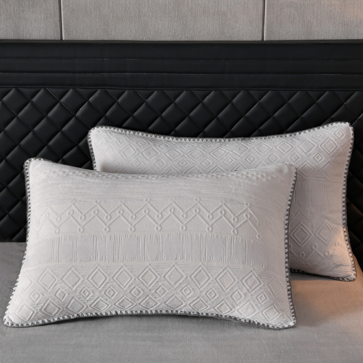 91家纺网 家纺一手货源 找家纺 菡宝2025新款工艺款贝壳边雕花绒简约良品风牛奶绒四件套-梵西系列 支持定做定制尺寸 洛璃灰