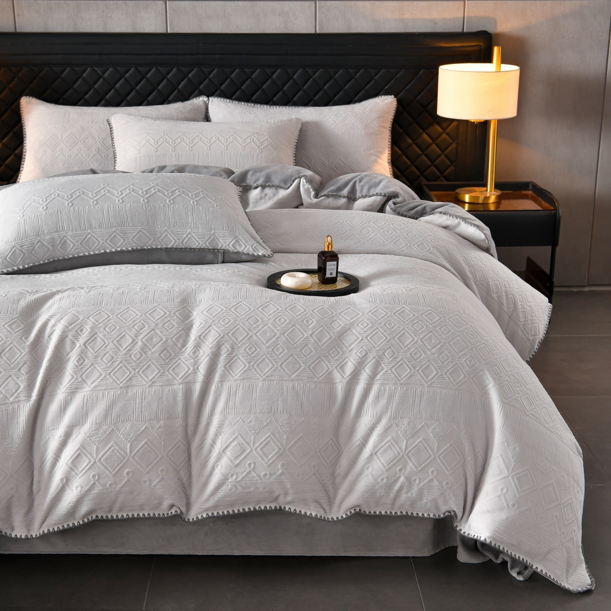 菡宝2025新款工艺款贝壳边雕花绒简约良品风牛奶绒四件套-梵西系列 支持定做定制尺寸 洛璃灰