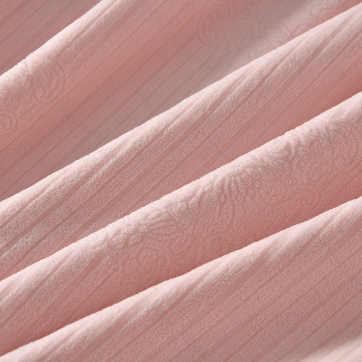 91家纺网 家纺一手货源 找家纺 菡宝2025新款工艺款贝壳边雕花绒简约良品风牛奶绒四件套-梵西系列 支持定做定制尺寸 米娅粉