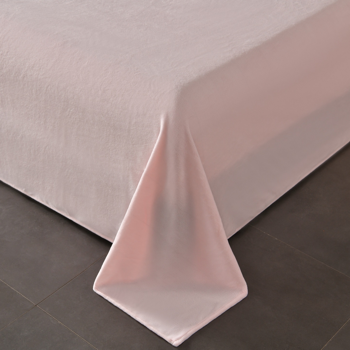 91家纺网 家纺一手货源 找家纺 菡宝2025新款工艺款贝壳边雕花绒简约良品风牛奶绒四件套-梵西系列 支持定做定制尺寸 米娅粉