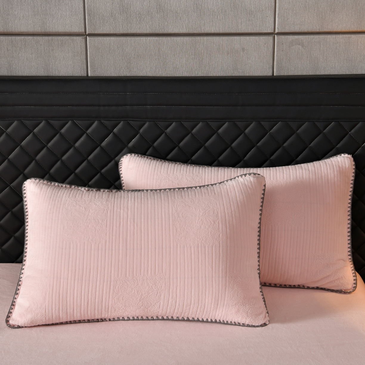 91家纺网 家纺一手货源 找家纺 菡宝2025新款工艺款贝壳边雕花绒简约良品风牛奶绒四件套-梵西系列 支持定做定制尺寸 米娅粉