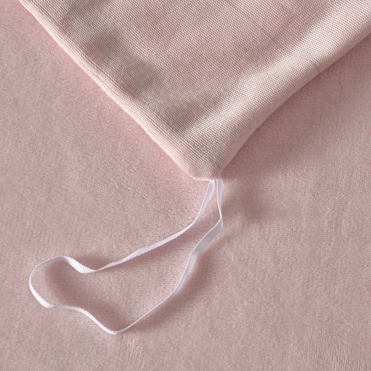 91家纺网 家纺一手货源 找家纺 菡宝2025新款工艺款贝壳边雕花绒简约良品风牛奶绒四件套-梵西系列 支持定做定制尺寸 米娅粉