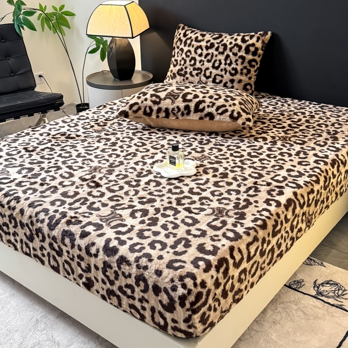 91家纺网 家纺一手货源 找家纺 小叮当家纺仓储工厂店 2025新款印花兔毛绒高克重单床笠 床笠单件 床笠-字母豹纹