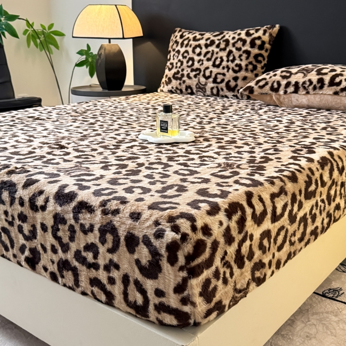 91家纺网 家纺一手货源 找家纺 小叮当家纺仓储工厂店 2025新款印花兔毛绒高克重单床笠 床笠单件 床笠-字母豹纹