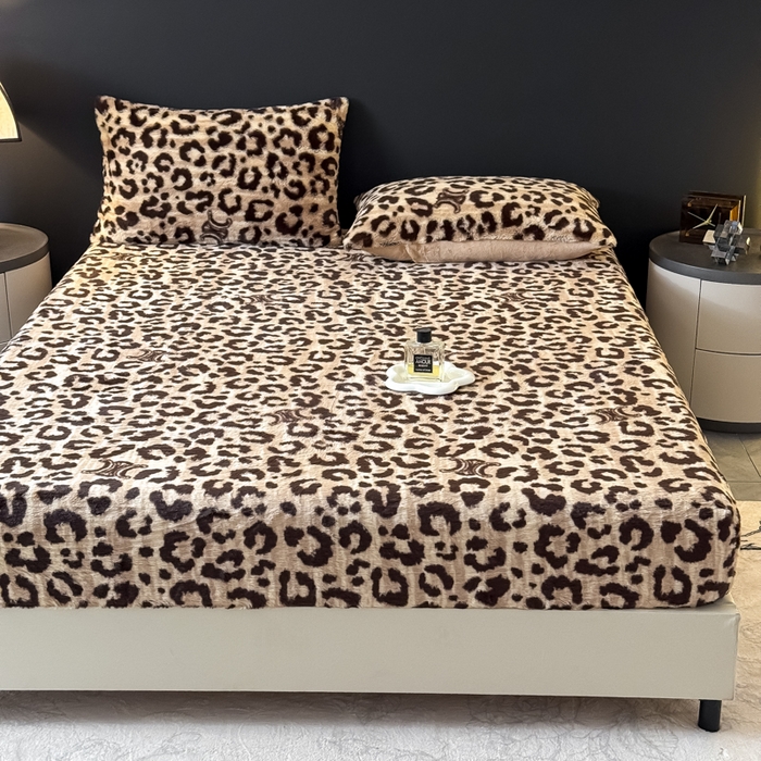 91家纺网 家纺一手货源 找家纺 小叮当家纺仓储工厂店 2025新款印花兔毛绒高克重单床笠 床笠单件 床笠-字母豹纹