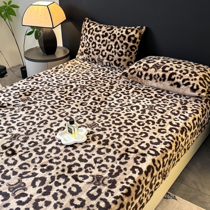 91家纺网 家纺一手货源 找家纺 小叮当家纺仓储工厂店 2025新款印花兔毛绒高克重单床笠 床笠单件 床笠-字母豹纹