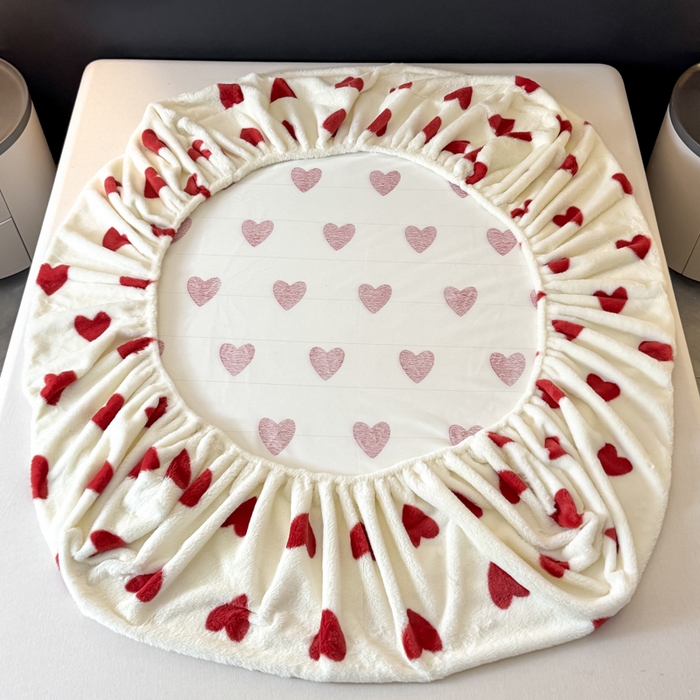 91家纺网 家纺一手货源 找家纺 小叮当家纺仓储工厂店 2025新款印花兔毛绒高克重单床笠 床笠单件 床笠-红色爱心