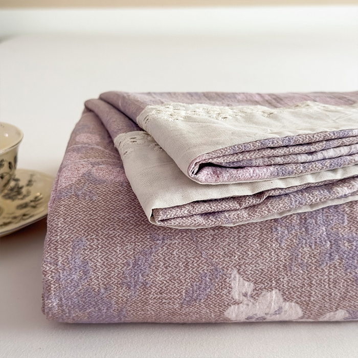 91家纺网 家纺一手货源 找家纺 丝芙妮家居（原乐视家纺） 2025新款全棉纯棉蕾丝花边原麻单件床单单品床单 花畔呢喃