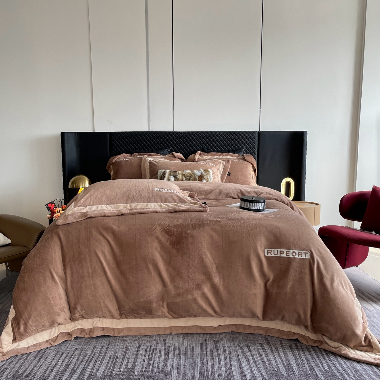 91家纺网 家纺一手货源 找家纺 奈萝家纺 2025秋冬新款高克重加厚全消光绣花牛奶绒四件套标准12斤加大14斤送包装 马德里咖