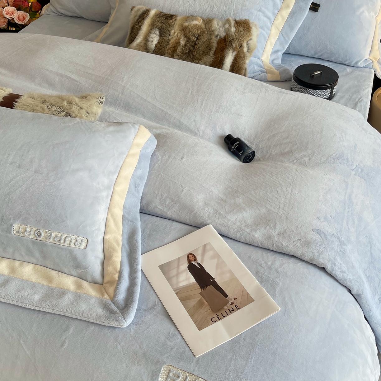 91家纺网 家纺一手货源 找家纺 奈萝家纺 2025秋冬新款高克重加厚全消光绣花牛奶绒四件套标准12斤加大14斤送包装 马德里蓝