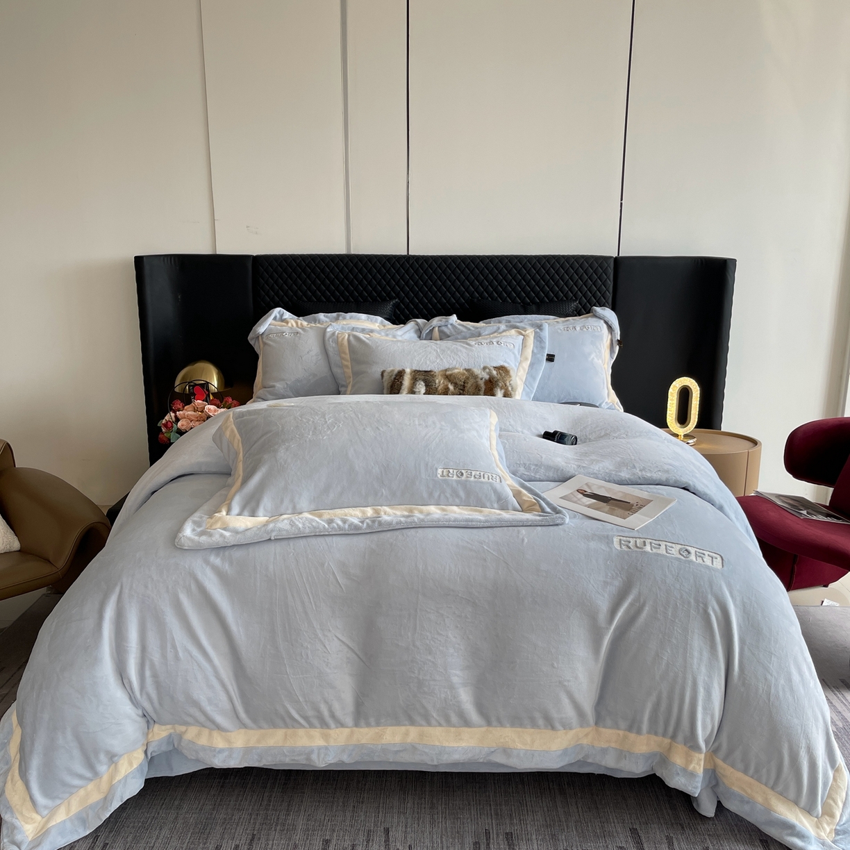 91家纺网 家纺一手货源 找家纺 奈萝家纺 2025秋冬新款高克重加厚全消光绣花牛奶绒四件套标准12斤加大14斤送包装 马德里蓝