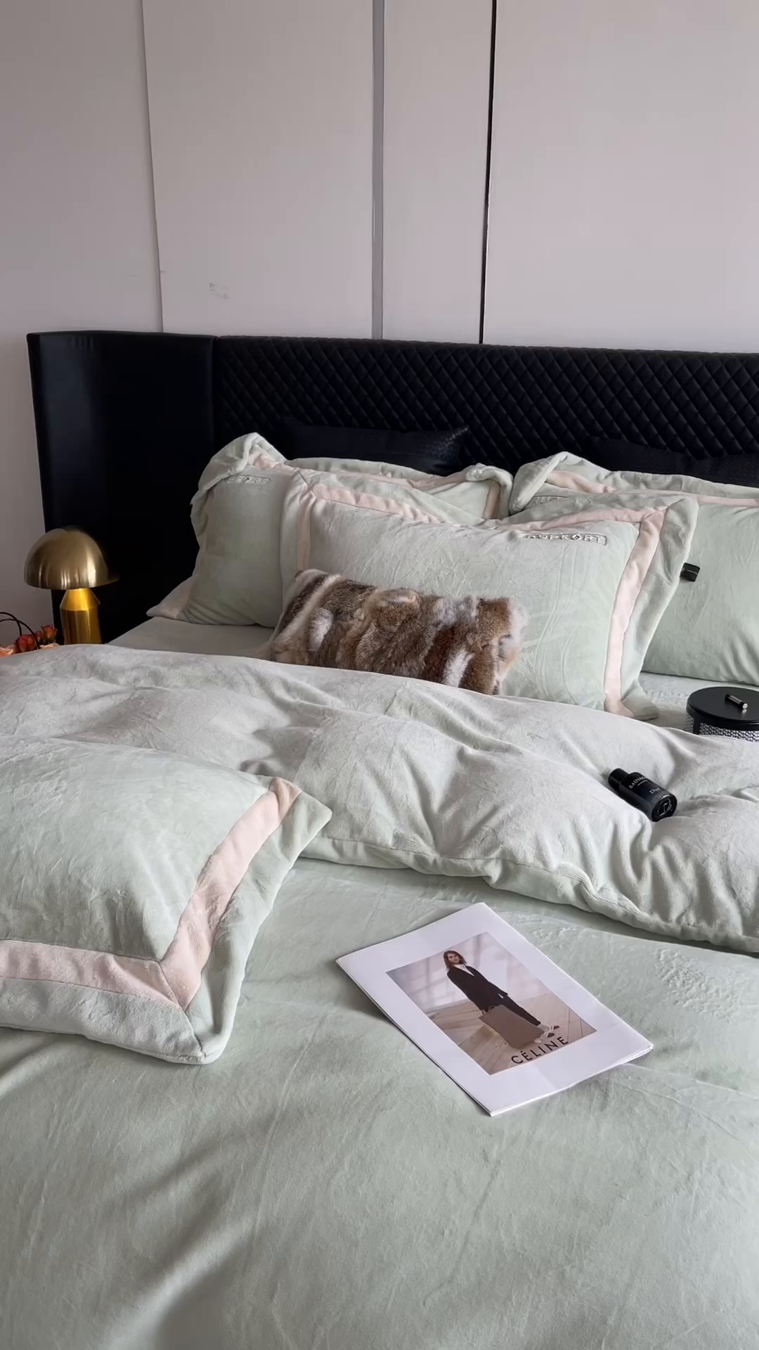 91家纺网 家纺一手货源 找家纺 奈萝家纺 2025秋冬新款高克重加厚全消光绣花牛奶绒四件套标准12斤加大14斤送包装 马德里绿