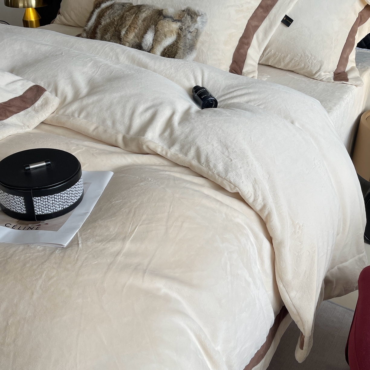 91家纺网 家纺一手货源 找家纺 奈萝家纺 2025秋冬新款高克重加厚全消光绣花牛奶绒四件套标准12斤加大14斤送包装 马德里米