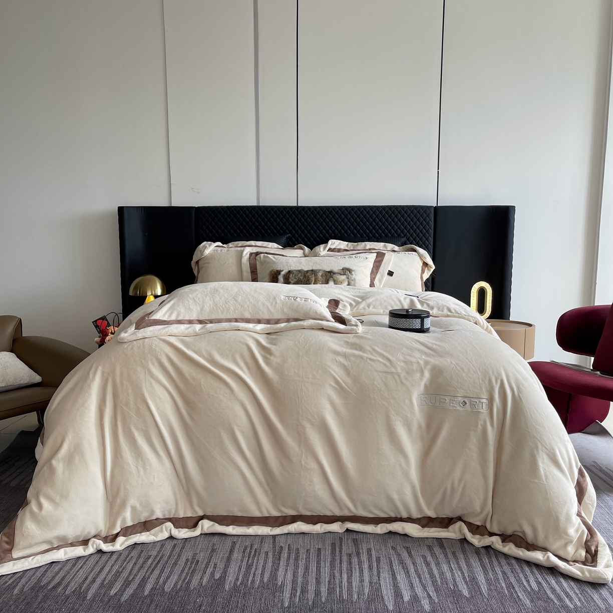 91家纺网 家纺一手货源 找家纺 奈萝家纺 2025秋冬新款高克重加厚全消光绣花牛奶绒四件套标准12斤加大14斤送包装 马德里米