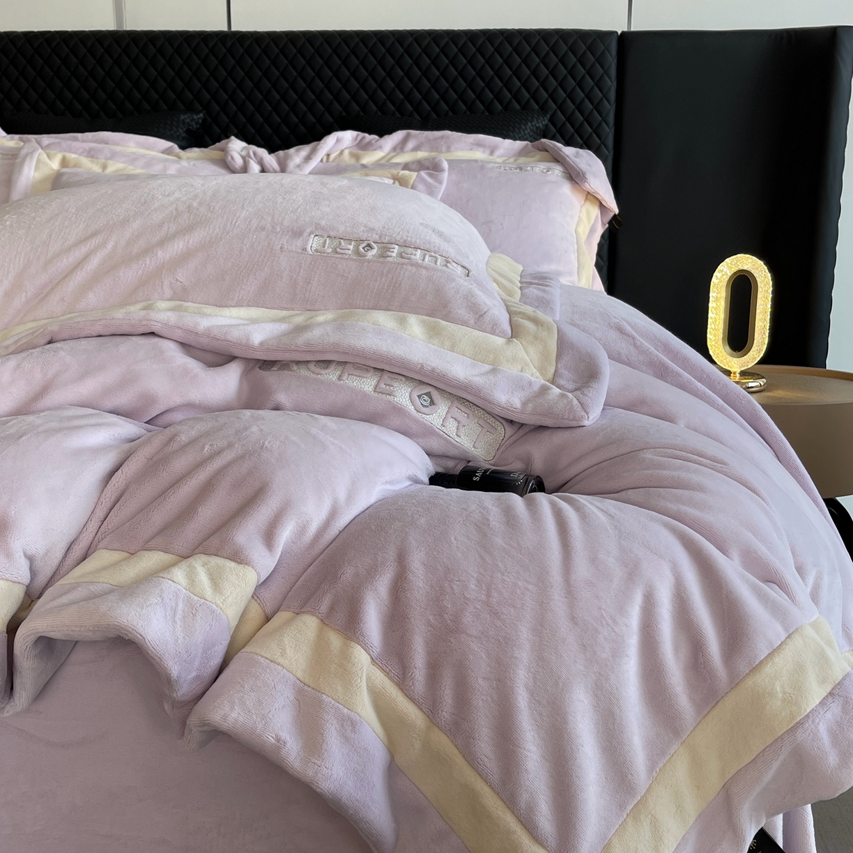 奈萝家纺 2025秋冬新款高克重加厚全消光绣花牛奶绒四件套标准12斤加大14斤送包装 马德里紫