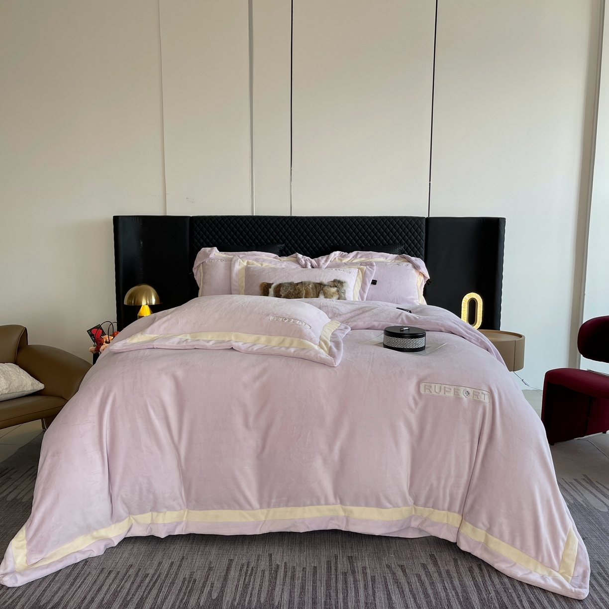 91家纺网 家纺一手货源 找家纺 奈萝家纺 2025秋冬新款高克重加厚全消光绣花牛奶绒四件套标准12斤加大14斤送包装 马德里紫